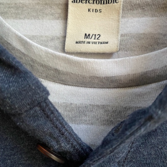 👕 Abercrombie Kids Size M (12) Buttoned Hooded Long Sleeve shirt 👕 - Picture 3 of 8